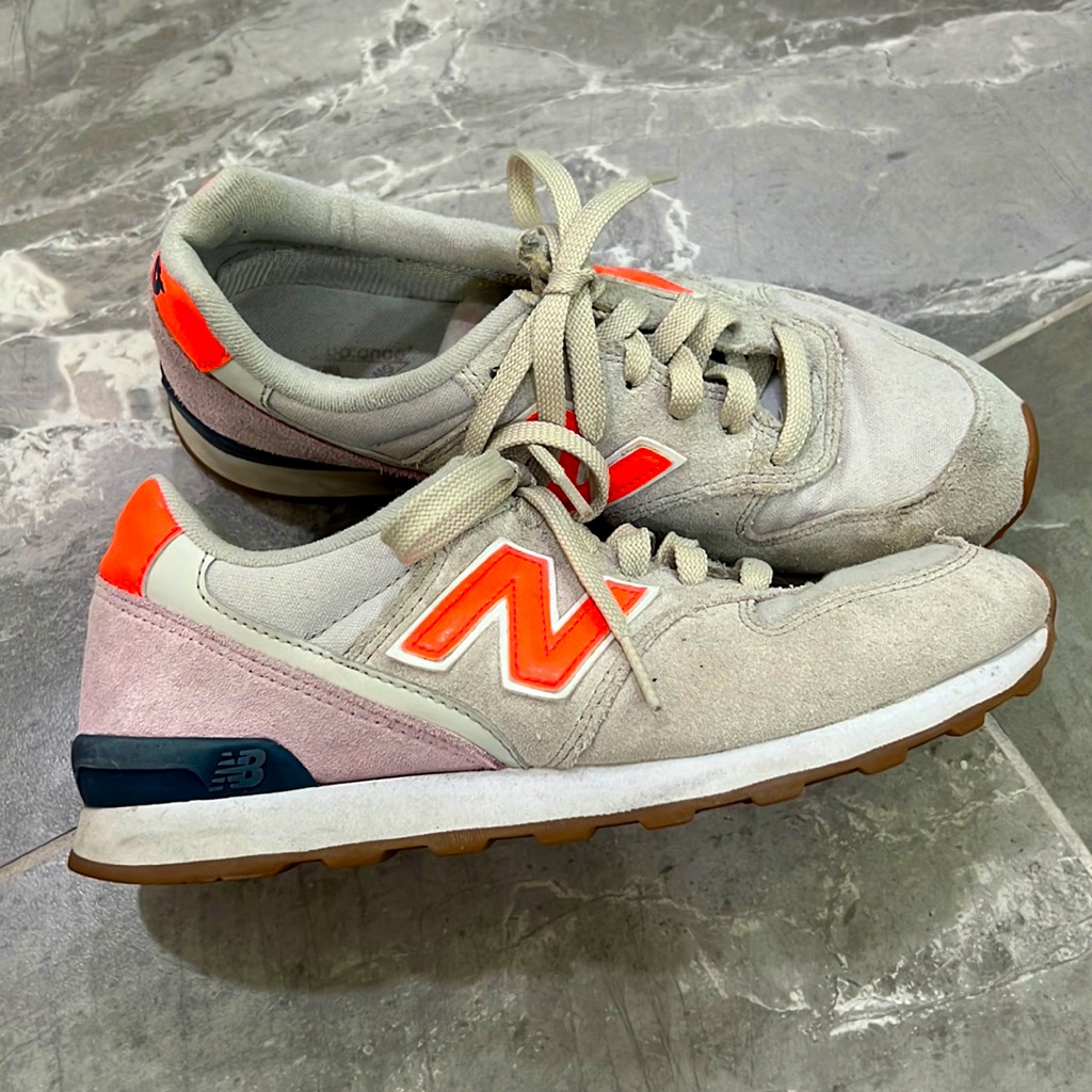 New Balance 696